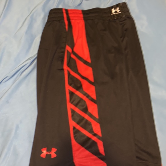 athletic wear under armor dri fit shorts - Picture 3 of 3